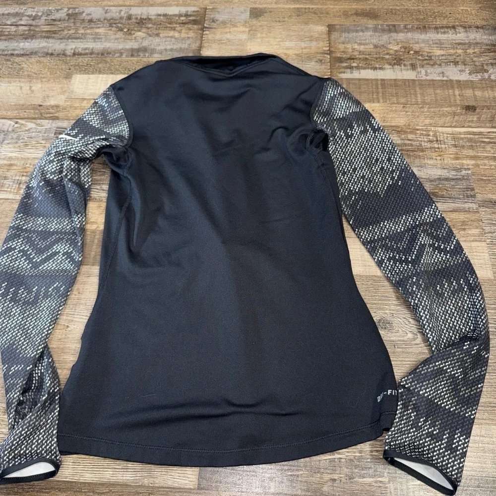 Nike Pro Hyperwarm Nordic Dri-FIT Half Zip Pullover Small Black Athletic Womens